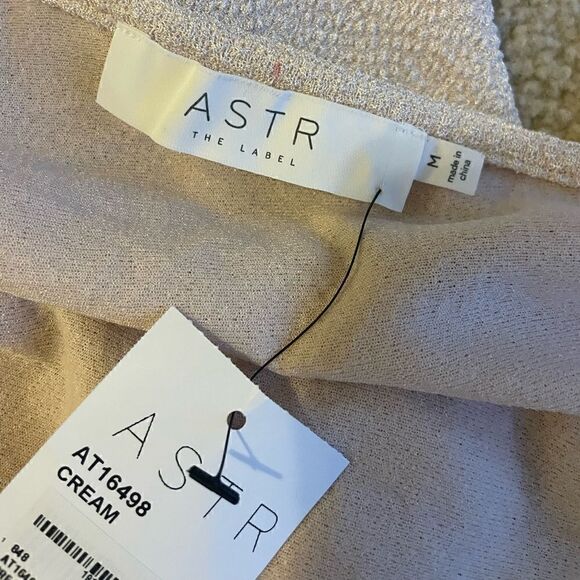 ASTR Low V Open Back Long Puff Sleeve Cream Bodysuit Size M - Picture 6 of 10